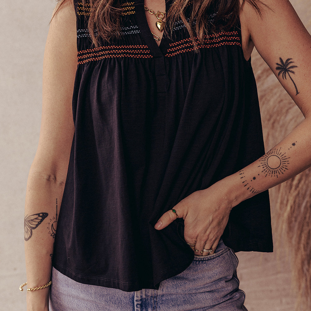 Black Colorful Shirred Yoke Notched V Neck Tank Top