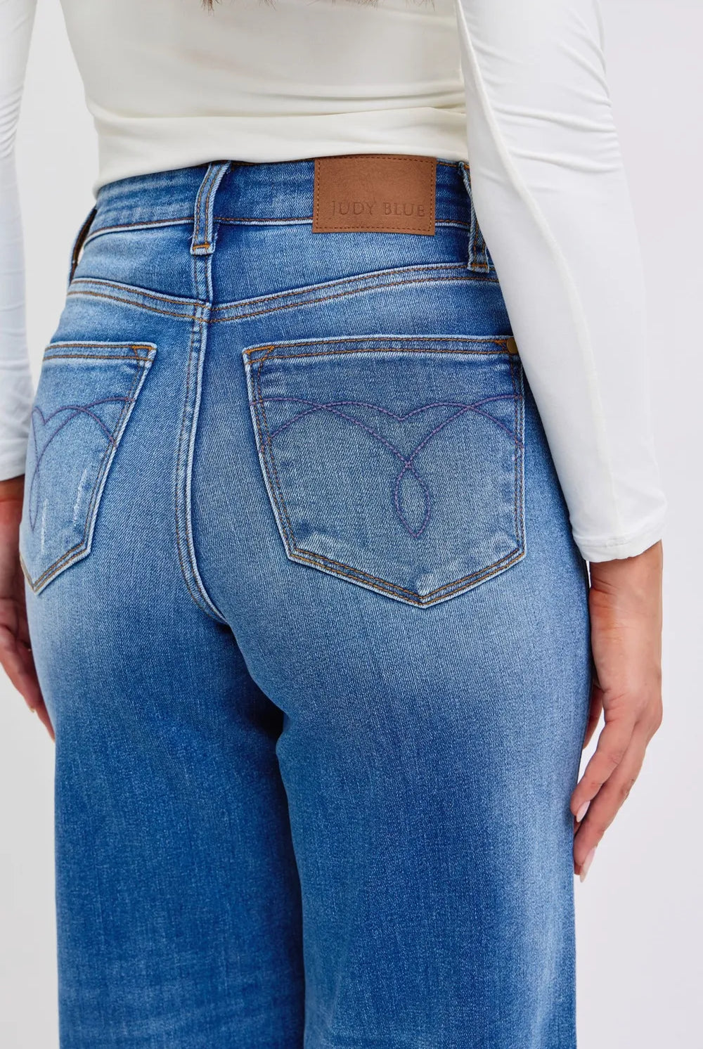 998fbf3b-7709-464d-85c8-0cdfbd5cecde-Max