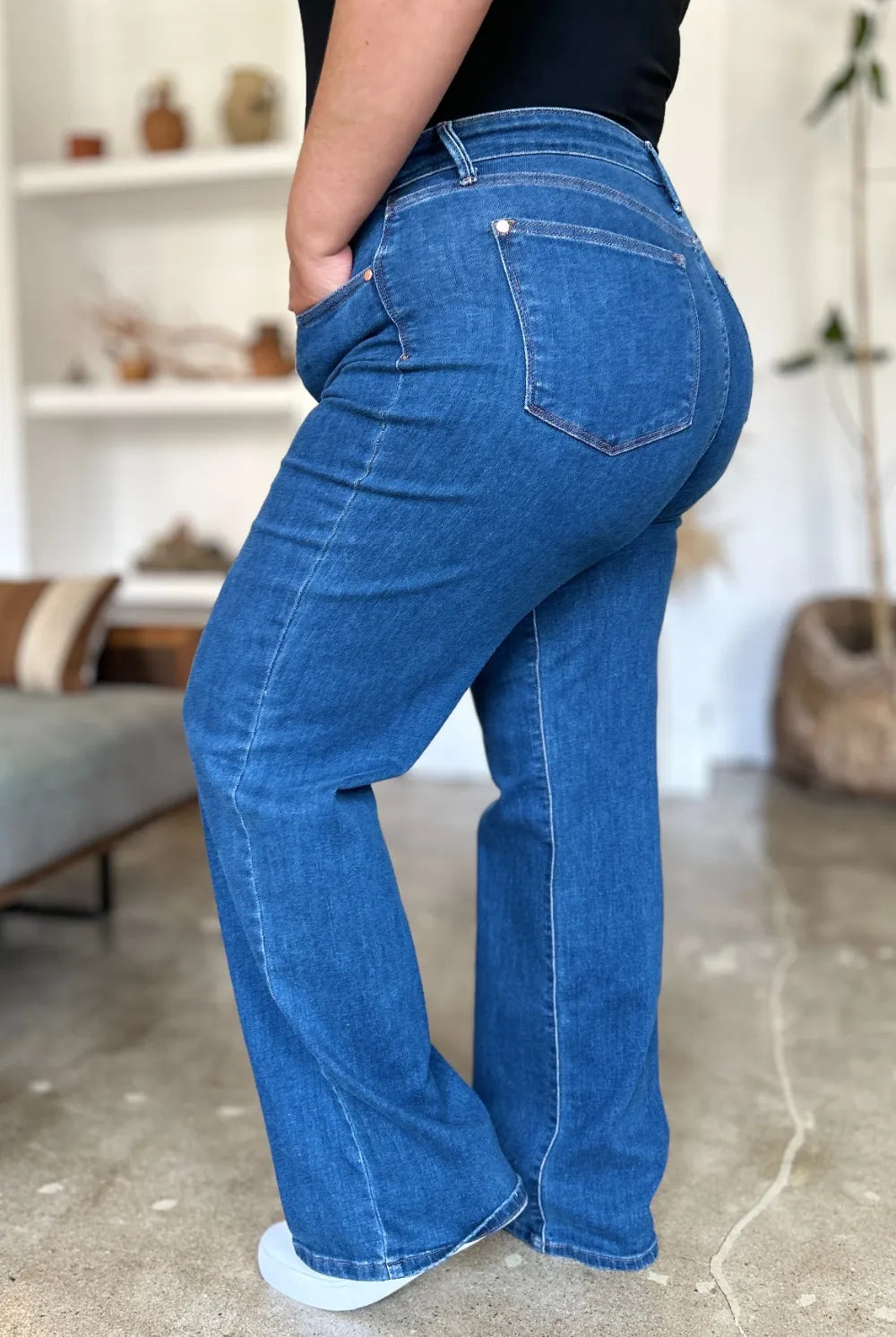 b4a86be2-8001-4079-b9e2-8f06f1b2912e-Max